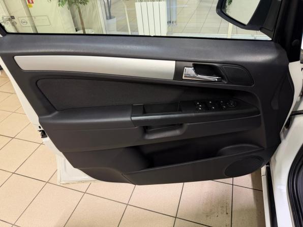 Opel Zafira B Рестайлинг с пробегом 2012 года, цена 750 000 рублей, 174000 км, минивэн, Автокод Объявления
