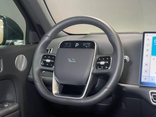 Li Auto (Lixiang) L7 I с пробегом 2023 года, цена 6 850 000 рублей, 214 км, внедорожник, Автокод Объявления