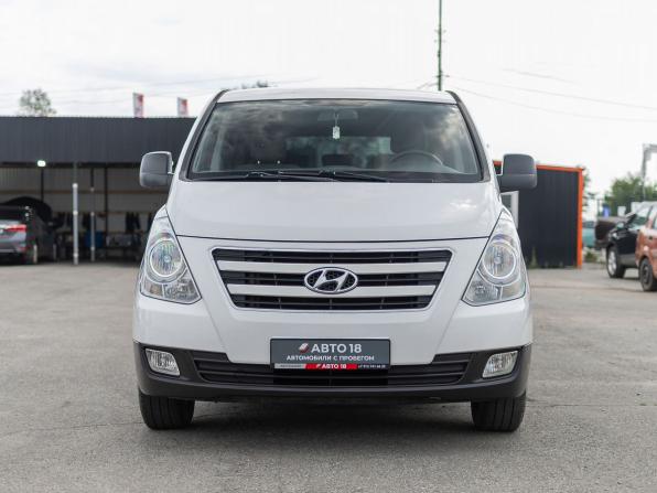 Hyundai H-1 II Рестайлинг с пробегом 2016 года, цена 1 899 000 рублей, 218137 км, минивэн, Автокод Объявления