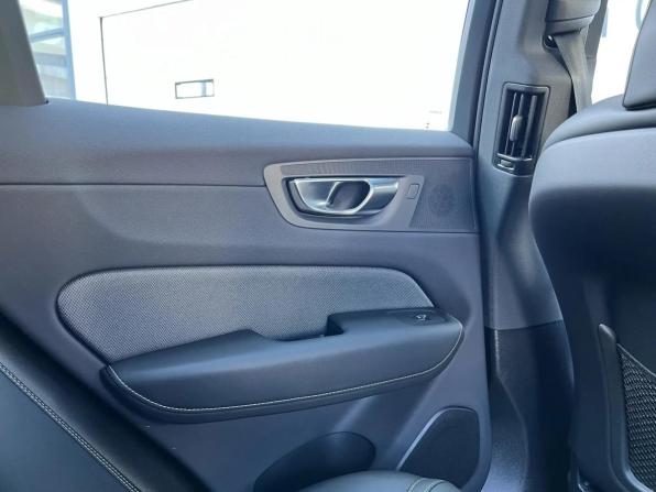 Volvo XC60 II Рестайлинг 2 с пробегом 2025 года, цена 6 139 000 рублей, 40 км, внедорожник, Автокод Объявления