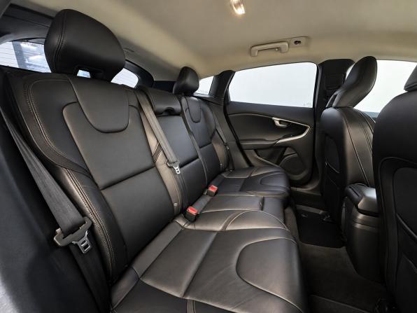 Volvo V40 II с пробегом 2015 года, цена 1 270 000 рублей, 190014 км, хэтчбек, Автокод Объявления
