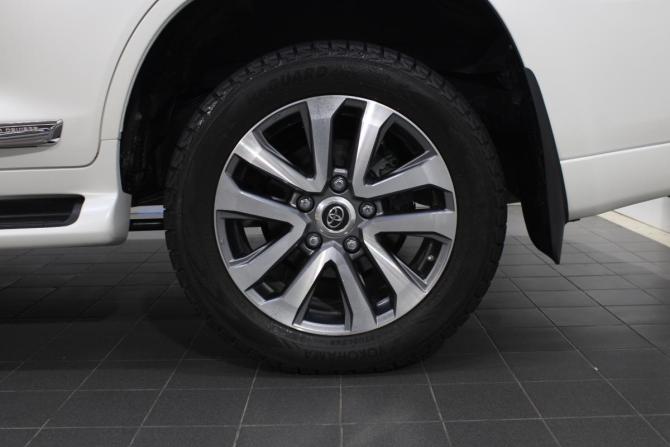 Toyota Land Cruiser 200 Series Рестайлинг 2 с пробегом 2018 года, цена 8 000 000 рублей, 63175 км, внедорожник, Автокод Объявления