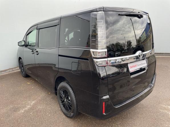 Toyota Voxy III (R80) Рестайлинг с пробегом 2018 года, цена 2 525 000 рублей, 88990 км, минивэн, Автокод Объявления