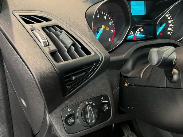 Ford Kuga II Рестайлинг с пробегом 2017 года, цена 1 640 000 рублей, 140057 км, внедорожник, Автокод Объявления
