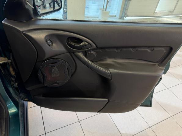 Ford Focus I с пробегом 2001 года, цена 245 000 рублей, 240000 км, хэтчбек, Автокод Объявления