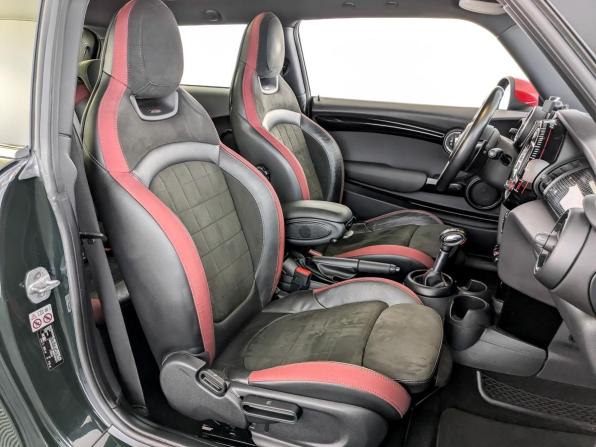 Mini Hatch III (F55/F56) с пробегом 2017 года, цена 2 020 000 рублей, 174963 км, хэтчбек, Автокод Объявления