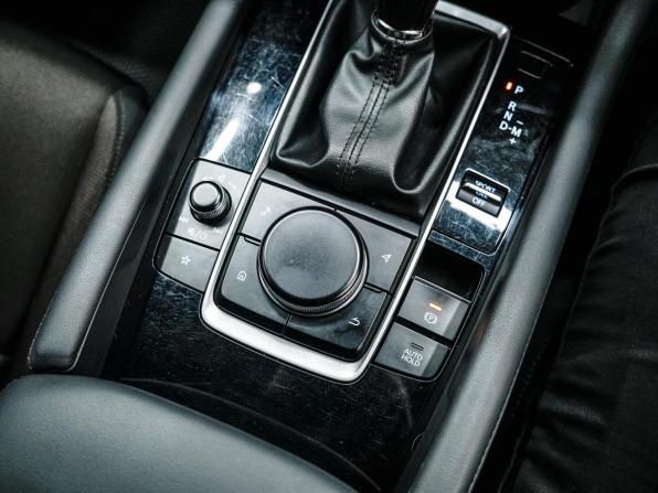 Mazda 3 IV (BP) с пробегом 2019 года, цена 1 710 000 рублей, 57889 км, хэтчбек, Автокод Объявления