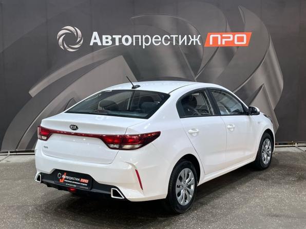 Kia Rio IV Рестайлинг с пробегом 2021 года, цена 1 240 000 рублей, 112796 км, седан, Автокод Объявления