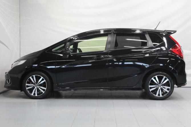 Honda Fit III Рестайлинг с пробегом 2018 года, цена 1 525 000 рублей, 79223 км, хэтчбек, Автокод Объявления