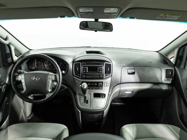 Hyundai H-1 II Рестайлинг с пробегом 2017 года, цена 2 250 000 рублей, 222600 км, минивэн, Автокод Объявления