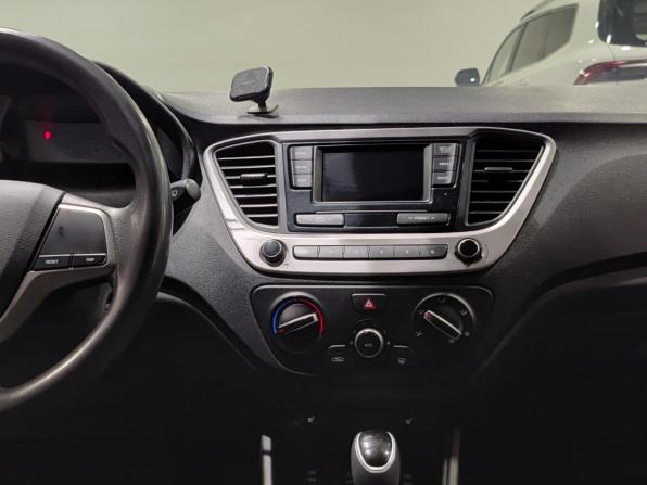 Hyundai Solaris II с пробегом 2018 года, цена 1 325 000 рублей, 175381 км, седан, Автокод Объявления