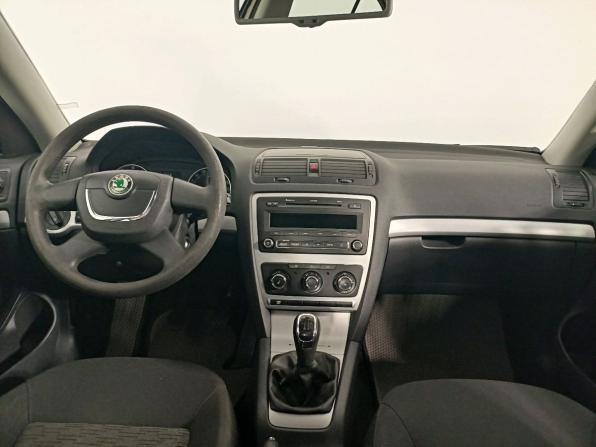 Skoda Octavia II (A5) Рестайлинг с пробегом 2013 года, цена 831 000 рублей, 185000 км, лифтбек, Автокод Объявления