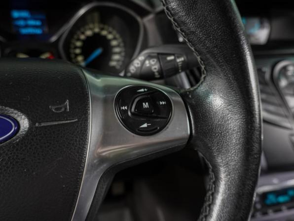 Ford Focus III с пробегом 2015 года, цена 899 000 рублей, 142157 км, хэтчбек, Автокод Объявления