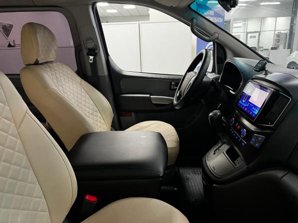 Hyundai H-1 II Рестайлинг 2 с пробегом 2018 года, цена 2 550 000 рублей, 175000 км, минивэн, Автокод Объявления