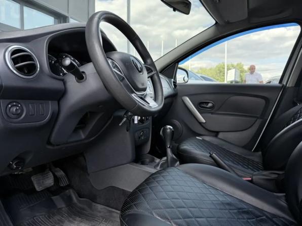 Renault Logan II Рестайлинг с пробегом 2021 года, цена 739 000 рублей, 207086 км, седан, Автокод Объявления