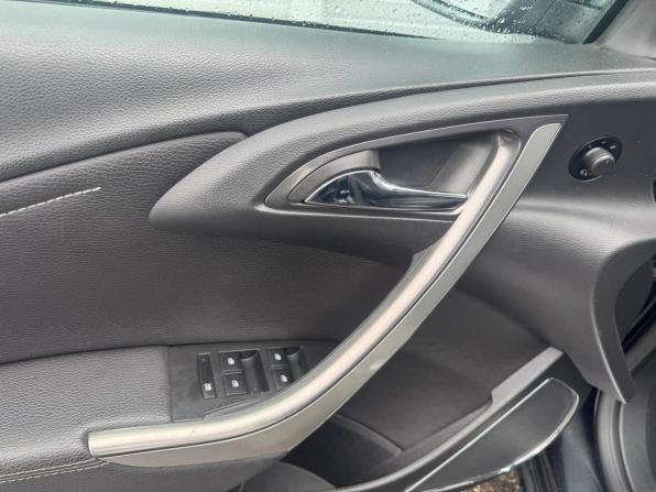Opel Astra J Рестайлинг с пробегом 2012 года, цена 645 000 рублей, 150000 км, хэтчбек, Автокод Объявления