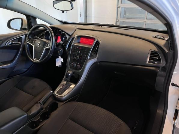 Opel Astra J Рестайлинг с пробегом 2013 года, цена 635 000 рублей, 217706 км, хэтчбек, Автокод Объявления