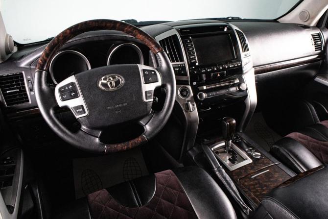 Toyota Land Cruiser 200 Series Рестайлинг 1 с пробегом 2012 года, цена 3 999 000 рублей, 162000 км, внедорожник, Автокод Объявления