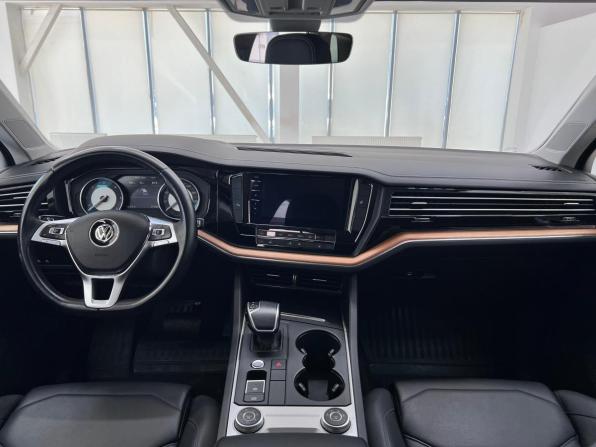 Volkswagen Touareg III с пробегом 2018 года, цена 3 565 000 рублей, 216880 км, внедорожник, Автокод Объявления