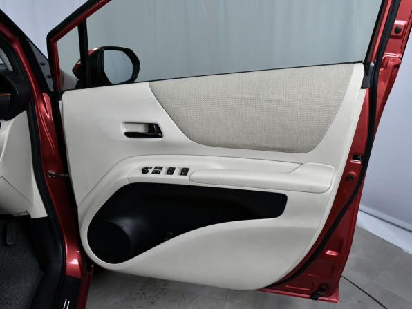 Toyota Sienta II с пробегом 2017 года, цена 1 255 000 рублей, 154715 км, компактвэн, Автокод Объявления