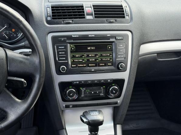 Skoda Octavia II (A5) Рестайлинг с пробегом 2009 года, цена 649 990 рублей, 213800 км, лифтбек, Автокод Объявления
