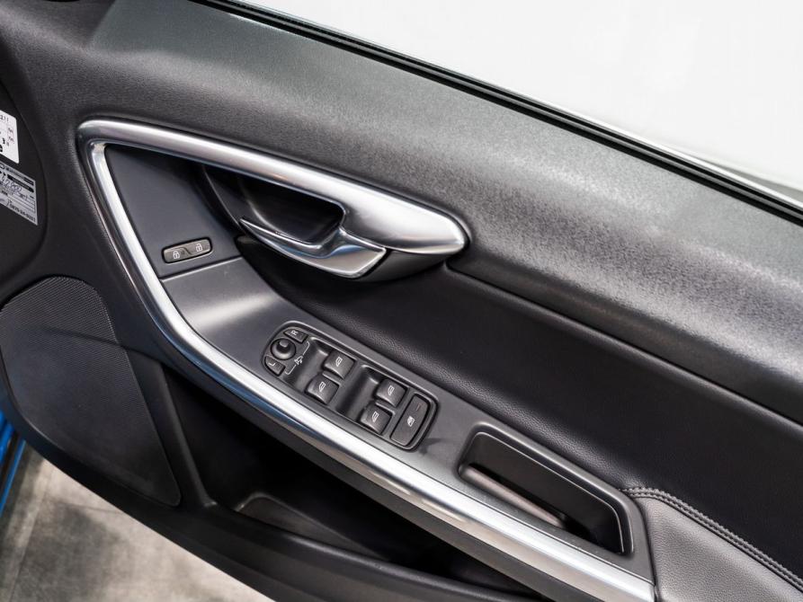 Volvo V60 I Рестайлинг Чита  - изображение 15