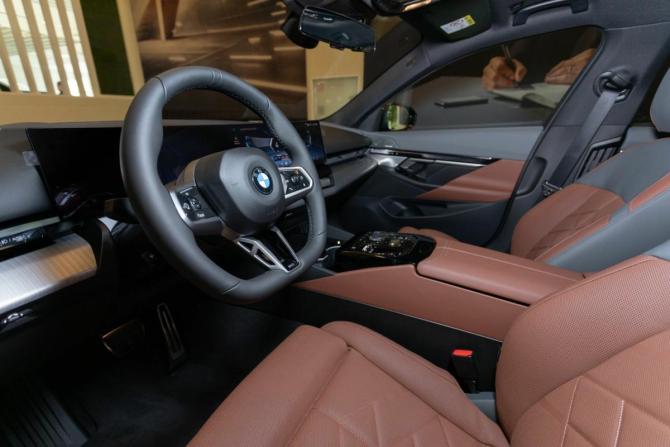 Новый BMW 5 серии VIII (G60/G61/G68) 2025 года, цена 12 629 900 рублей, седан, Автокод Объявления