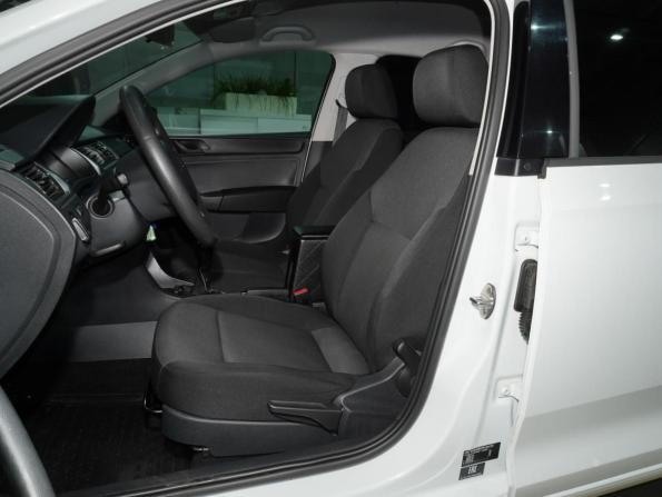 Skoda Rapid I с пробегом 2015 года, цена 979 000 рублей, 118339 км, лифтбек, Автокод Объявления