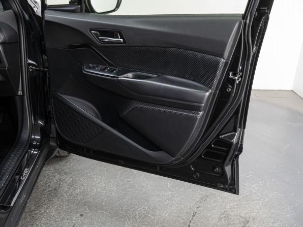 Toyota C-HR I с пробегом 2018 года, цена 1 949 000 рублей, 93982 км, внедорожник, Автокод Объявления
