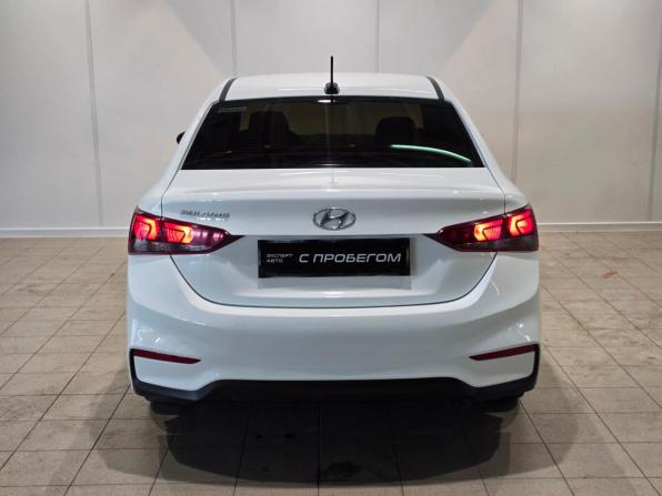 Hyundai Solaris II с пробегом 2018 года, цена 980 000 рублей, 110002 км, седан, Автокод Объявления