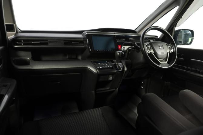 Honda Stepwgn V с пробегом 2015 года, цена 1 849 000 рублей, 130000 км, минивэн, Автокод Объявления