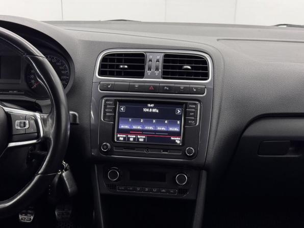 Volkswagen Polo V Рестайлинг с пробегом 2018 года, цена 1 299 000 рублей, 127751 км, седан, Автокод Объявления
