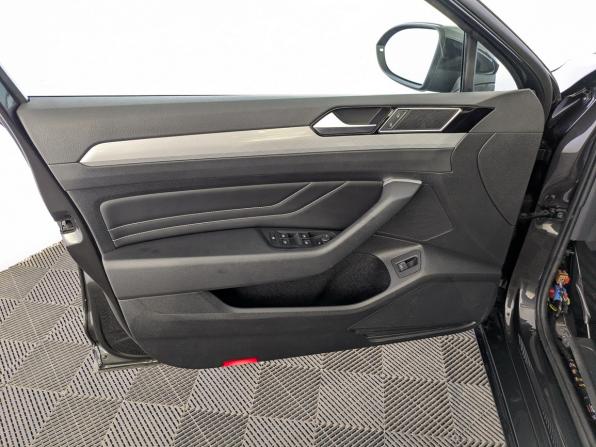 Volkswagen Passat B8 Рестайлинг с пробегом 2020 года, цена 2 500 000 рублей, 33972 км, седан, Автокод Объявления