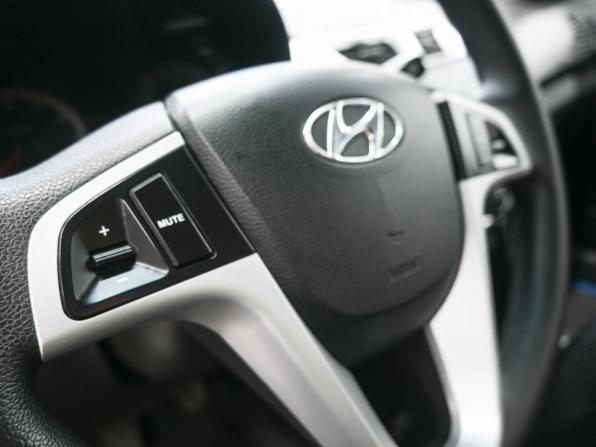 Hyundai Solaris I с пробегом 2011 года, цена 699 900 рублей, 374000 км, седан, Автокод Объявления