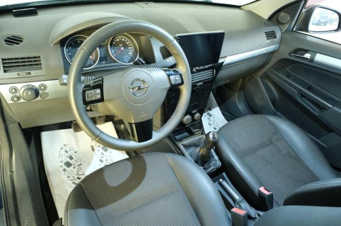 Opel Astra H Рестайлинг с пробегом 2012 года, цена 859 000 рублей, 109000 км, седан, Автокод Объявления