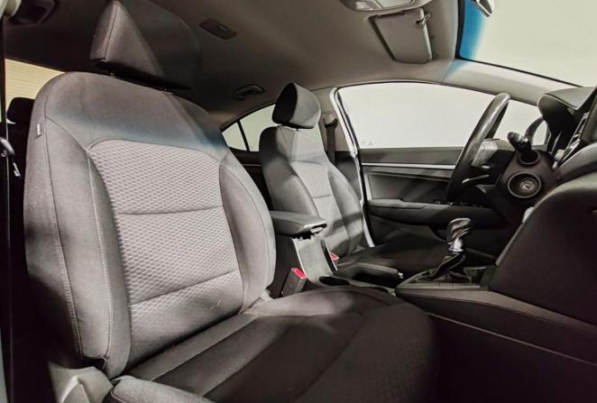 Hyundai Elantra VI (AD) Рестайлинг с пробегом 2019 года, цена 1 300 000 рублей, 143400 км, седан, Автокод Объявления