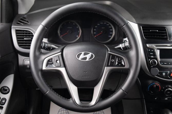 Hyundai Solaris I Рестайлинг с пробегом 2015 года, цена 799 000 рублей, 125000 км, седан, Автокод Объявления