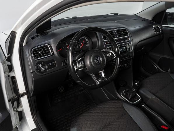Volkswagen Polo V Рестайлинг с пробегом 2020 года, цена 1 575 000 рублей, 76249 км, седан, Автокод Объявления