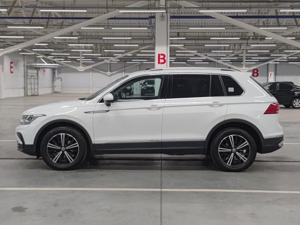 Volkswagen Tiguan II Рестайлинг с пробегом 2021 года, цена 4 079 000 рублей, 33699 км, внедорожник, Автокод Объявления