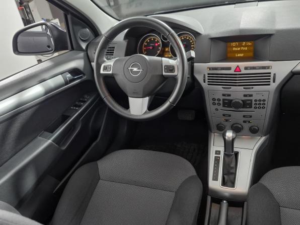 Opel Astra H Рестайлинг с пробегом 2011 года, цена 639 000 рублей, 142768 км, седан, Автокод Объявления