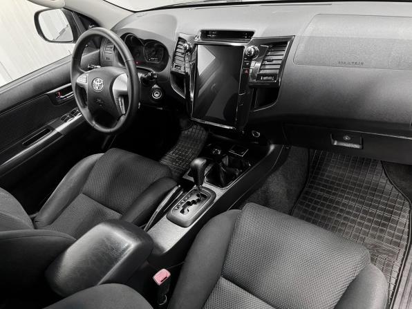 Toyota Hilux VII Рестайлинг с пробегом 2015 года, цена 2 395 000 рублей, 321277 км, offers.body_type.unknown, Автокод Объявления
