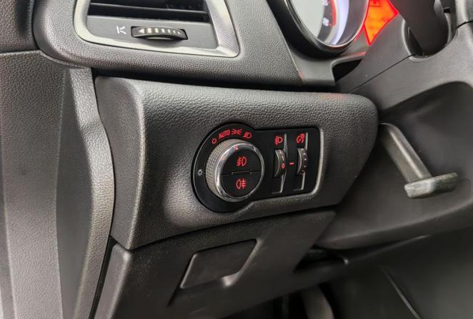 Opel Astra J Рестайлинг с пробегом 2011 года, цена 900 000 рублей, 207200 км, хэтчбек, Автокод Объявления