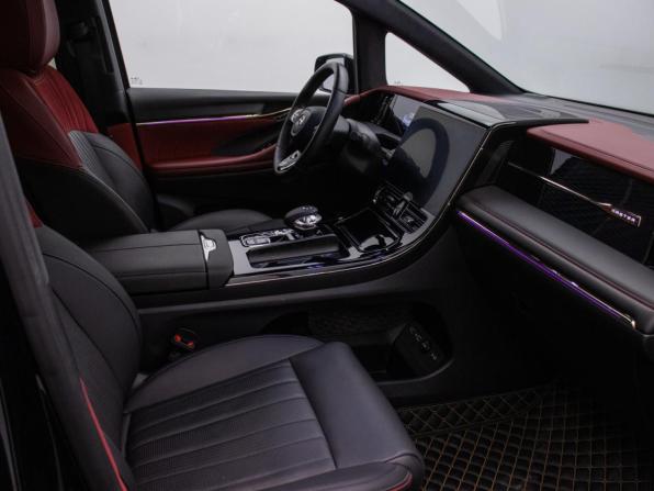 GAC M8 с пробегом 2024 года, цена 4 129 000 рублей, 26400 км, минивэн, Автокод Объявления