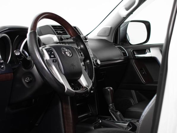 Toyota Land Cruiser Prado 150 Series Рестайлинг 1 с пробегом 2014 года, цена 3 702 600 рублей, 208368 км, внедорожник, Автокод Объявления