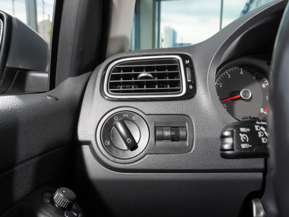 Volkswagen Polo V Рестайлинг с пробегом 2018 года, цена 1 198 000 рублей, 93482 км, седан, Автокод Объявления