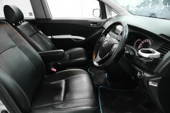 Toyota ISis I Рестайлинг с пробегом 2012 года, цена 1 100 000 рублей, 221686 км, компактвэн, Автокод Объявления