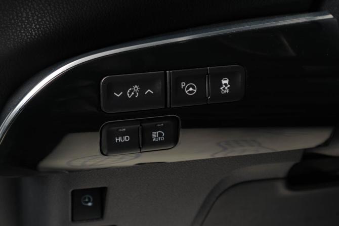Toyota Prius IV (XW50) с пробегом 2017 года, цена 2 489 000 рублей, 142000 км, лифтбек, Автокод Объявления