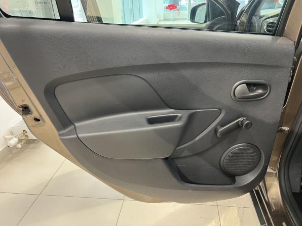 Renault Logan II Рестайлинг с пробегом 2019 года, цена 1 050 000 рублей, 111000 км, седан, Автокод Объявления