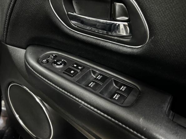 Honda Vezel I с пробегом 2014 года, цена 1 349 000 рублей, 155000 км, внедорожник, Автокод Объявления