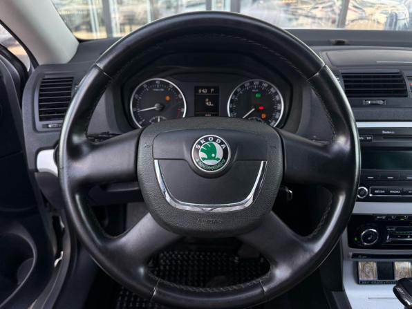 Skoda Octavia II (A5) Рестайлинг с пробегом 2011 года, цена 1 049 000 рублей, 97210 км, лифтбек, Автокод Объявления
